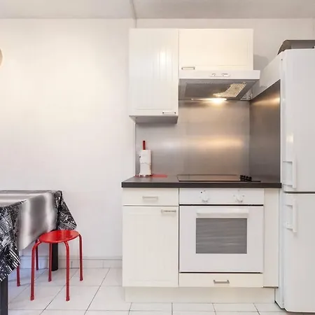 Bel Avec Terrasse Apartment *